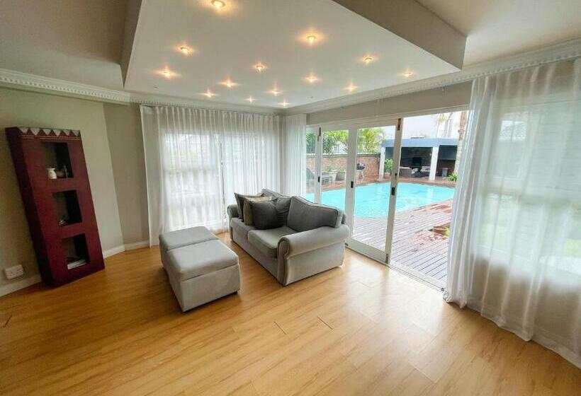 标准间, Blue View B&b