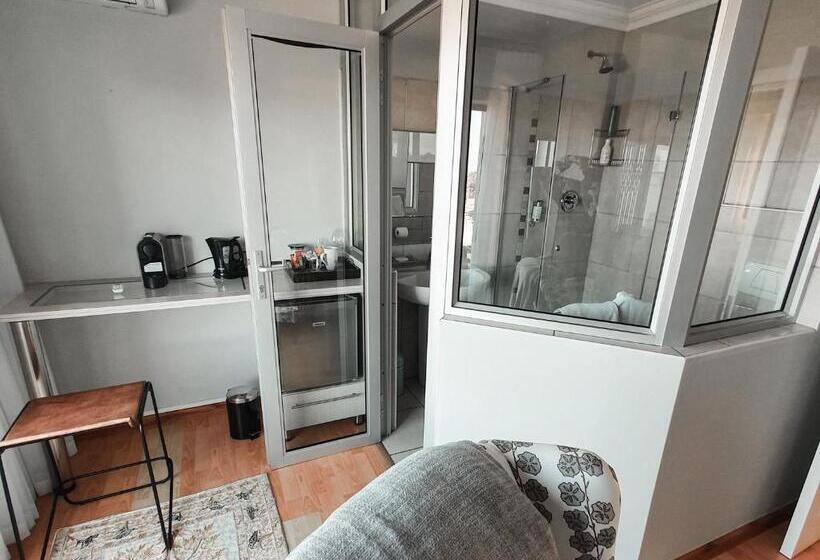 标准间, Blue View B&b