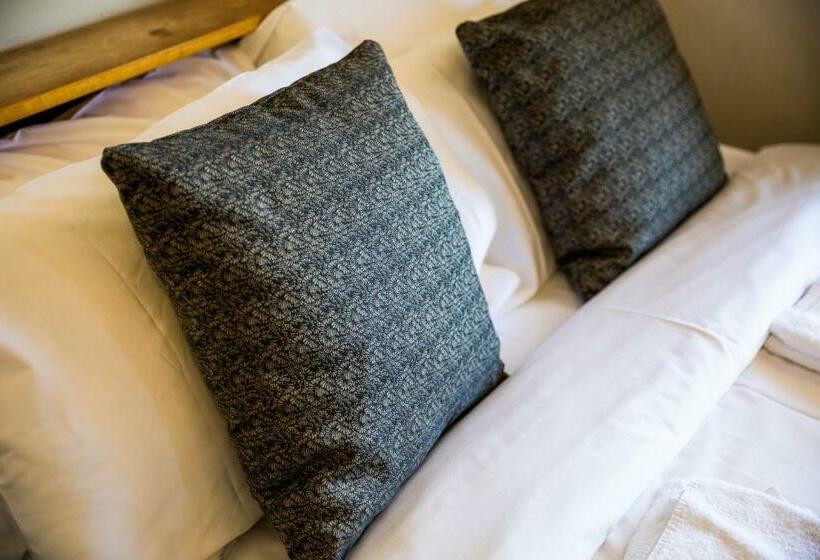 スタンダードスタジオ, Esplanade Hotel Adelaide