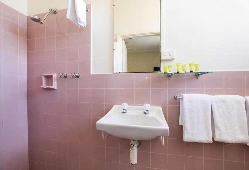 スタンダードスタジオ, Esplanade Hotel Adelaide