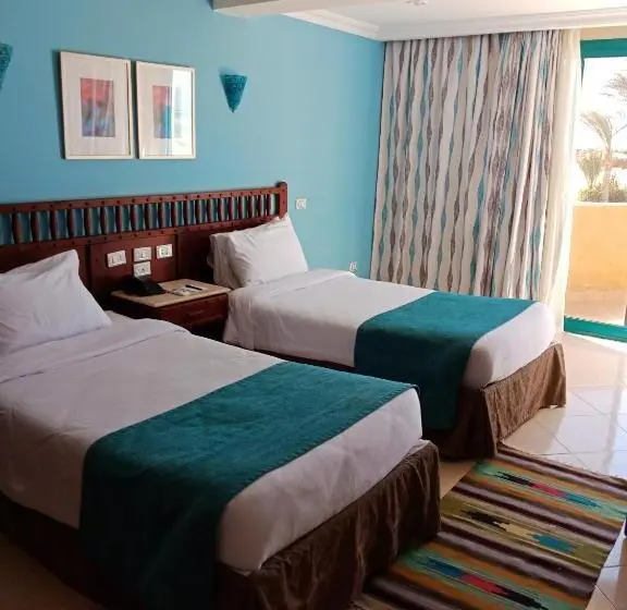 اتاق استاندارد سه تخته با چشم‌انداز باغ, Green Sudr Resort