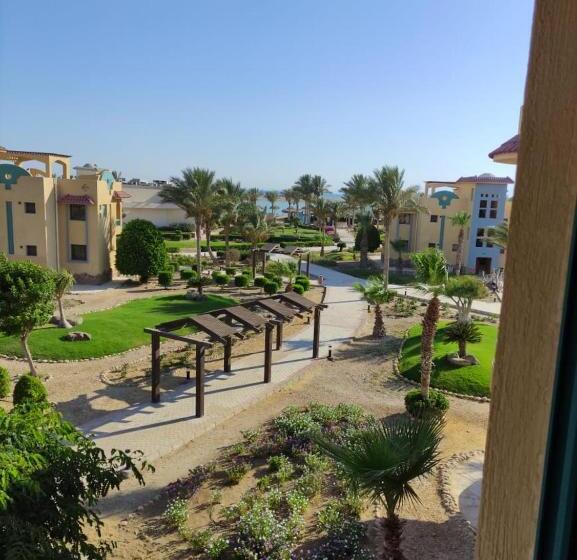 اتاق استاندارد سه تخته با چشم‌انداز باغ, Green Sudr Resort