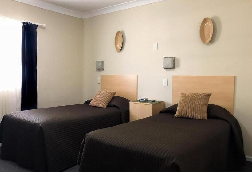 חדר משפחתי, Gundagai Motel