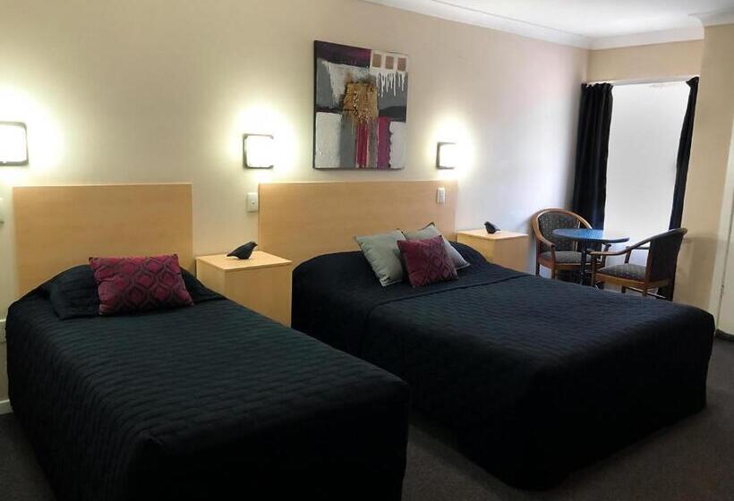 חדר משפחתי, Gundagai Motel