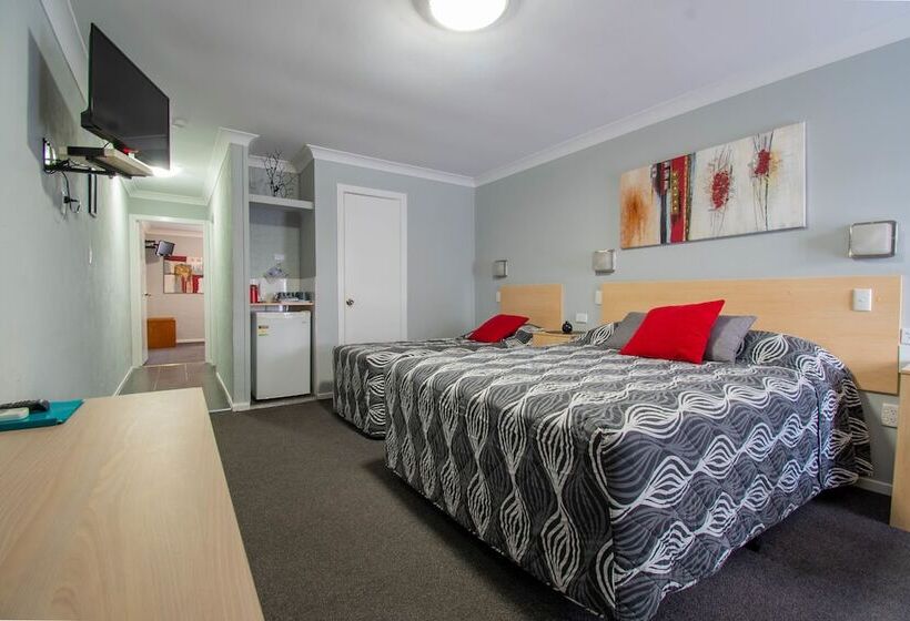 Семейный Номер, Gundagai Motel