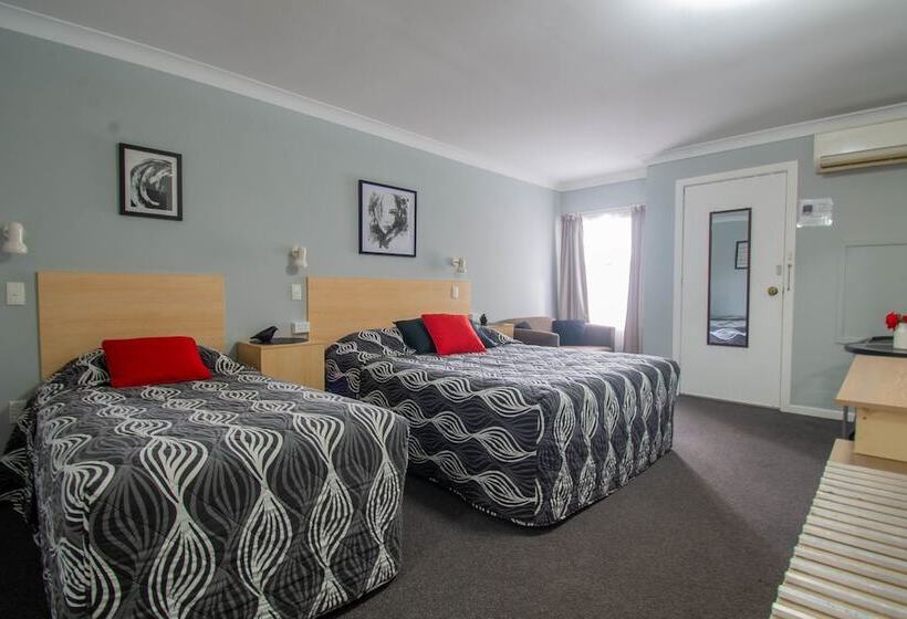 חדר משפחתי, Gundagai Motel