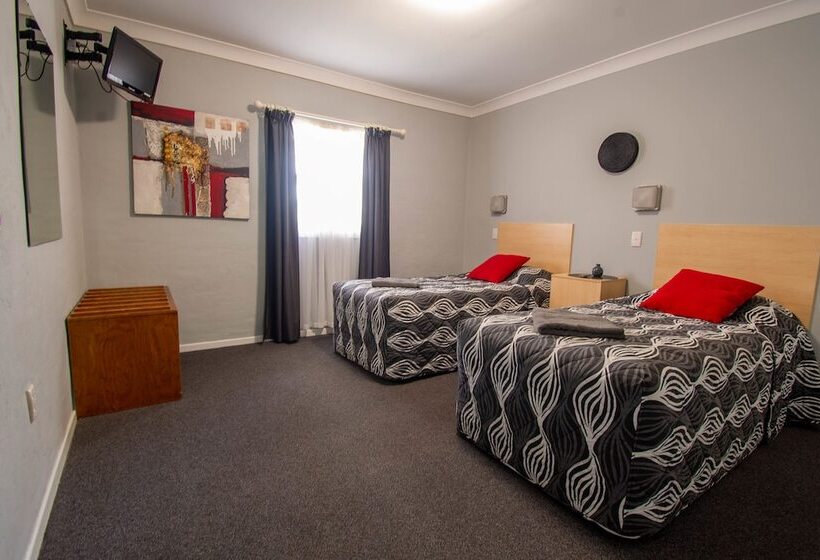 Семейный Номер, Gundagai Motel