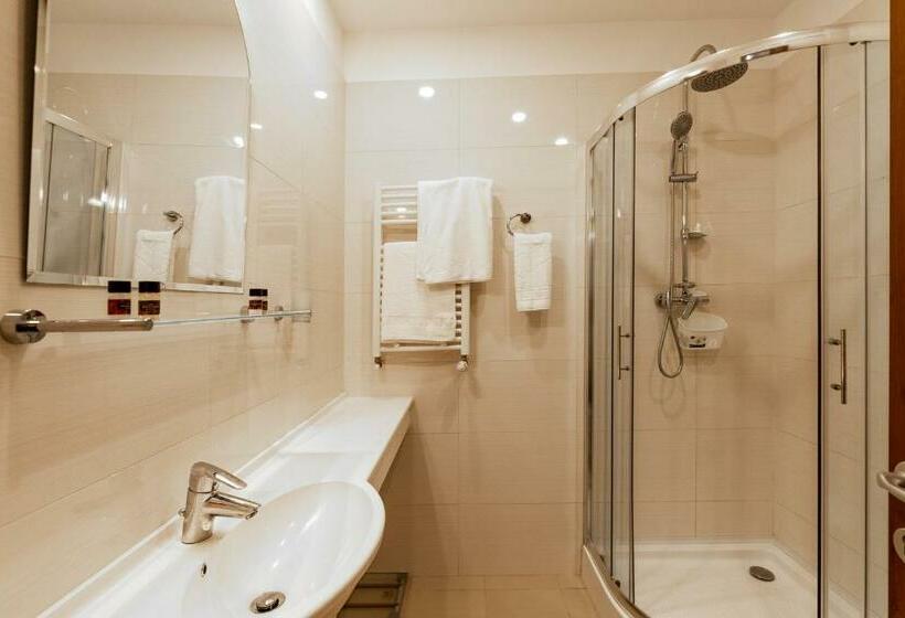 スタンダードルーム, By Tony