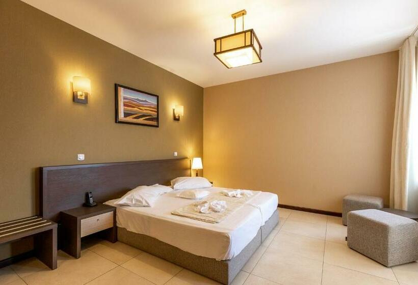 スタンダードルーム, By Tony