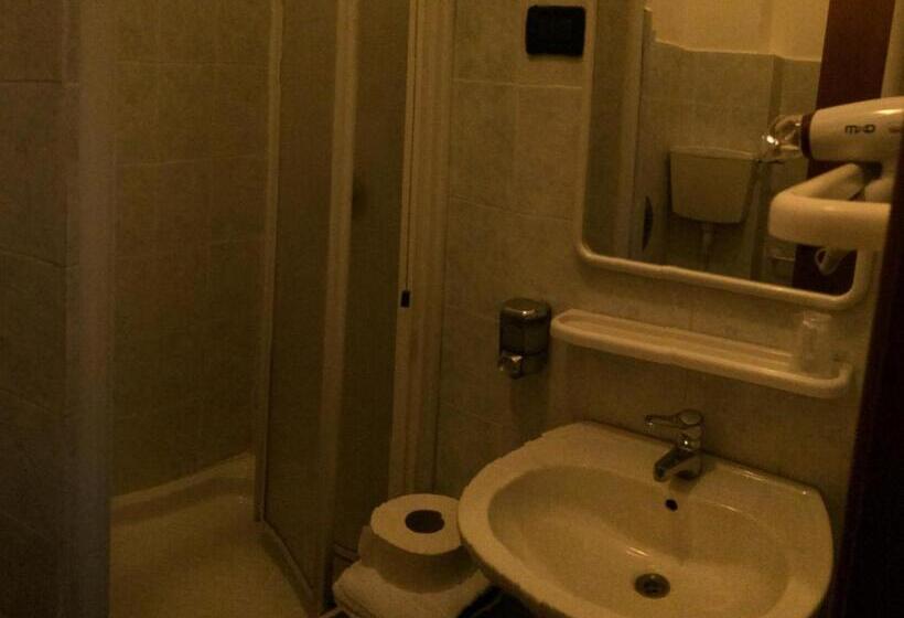 غرفة قياسية مزوَّدة بشُرفة, Nuovo Metropol