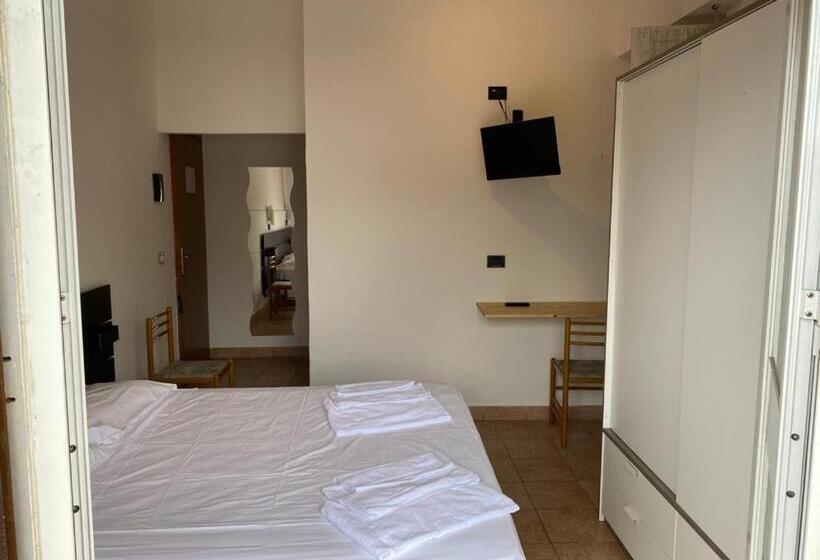 غرفة قياسية مطلّة علي البحر مزوَّدة بشُرفة, Nuovo Metropol