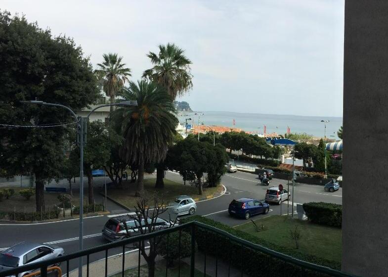 غرفة قياسية مطلّة علي البحر مزوَّدة بشُرفة, Nuovo Metropol