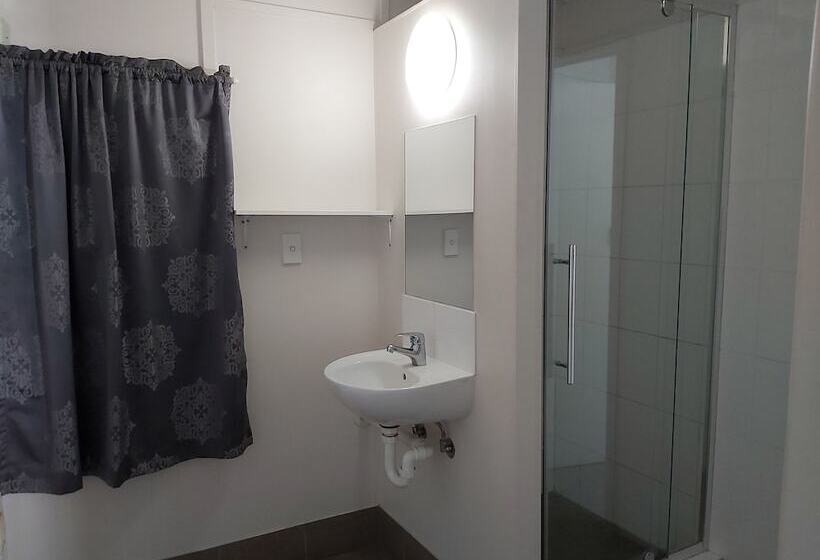 اتاق استاندارد, Motel 707