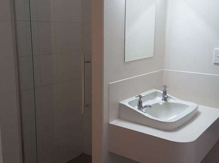 اتاق استاندارد, Motel 707