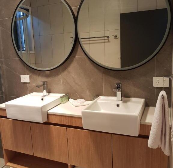 침실 3개 아파트, Athena Studio Units