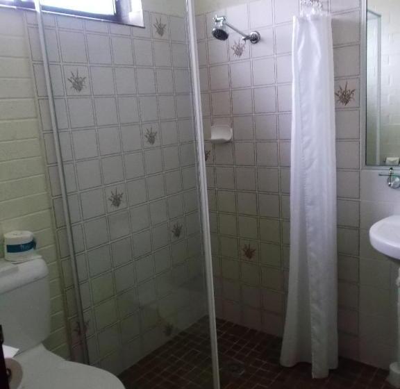 חדר סטנדרט לארבעה, Bulahdelah Motor Lodge