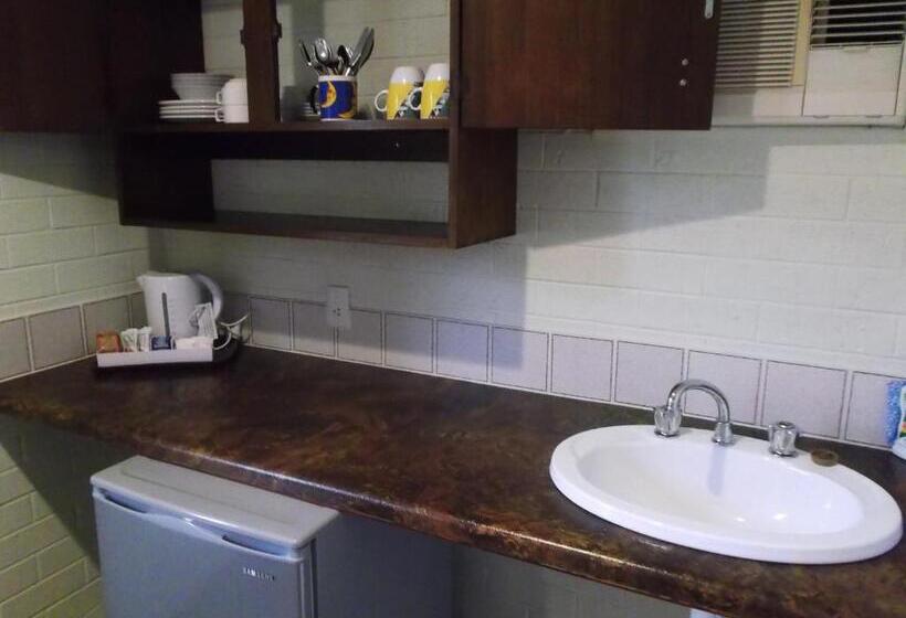 חדר סטנדרט לארבעה, Bulahdelah Motor Lodge