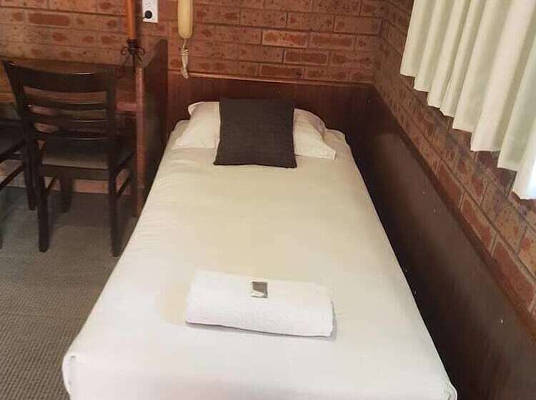 חדר משפחתי, Bulahdelah Motor Lodge