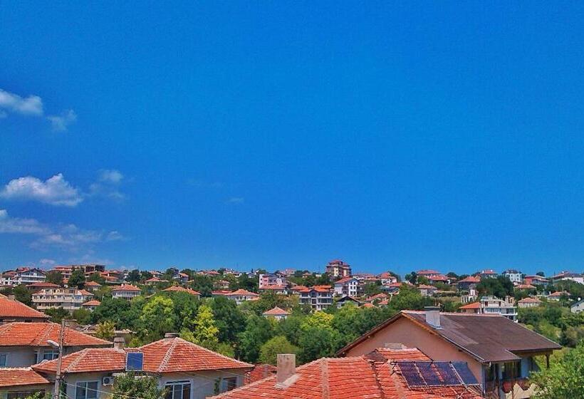 غرفة ديلوكس ثلاثية, Tatyana Guest House