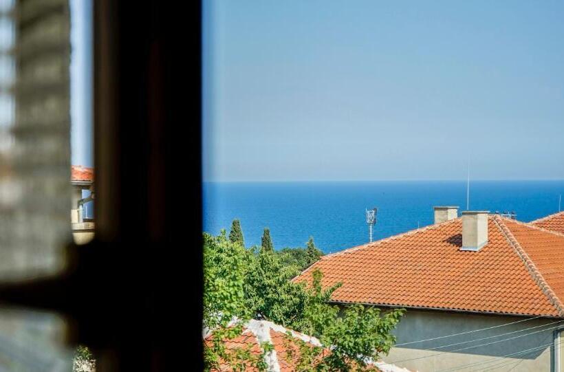 غرفة ديلوكس ثلاثية مطلة على البحر, Tatyana Guest House