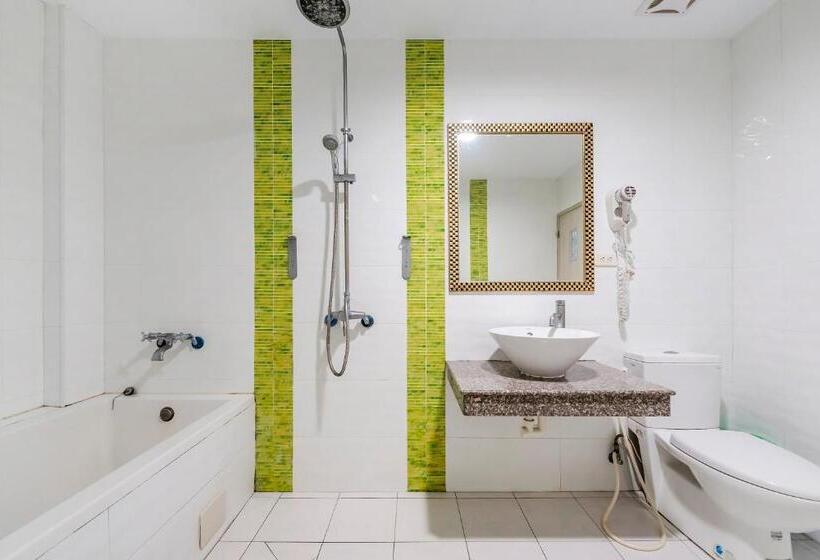 اتاق سوپریور چهار تخته, Wei Yuan