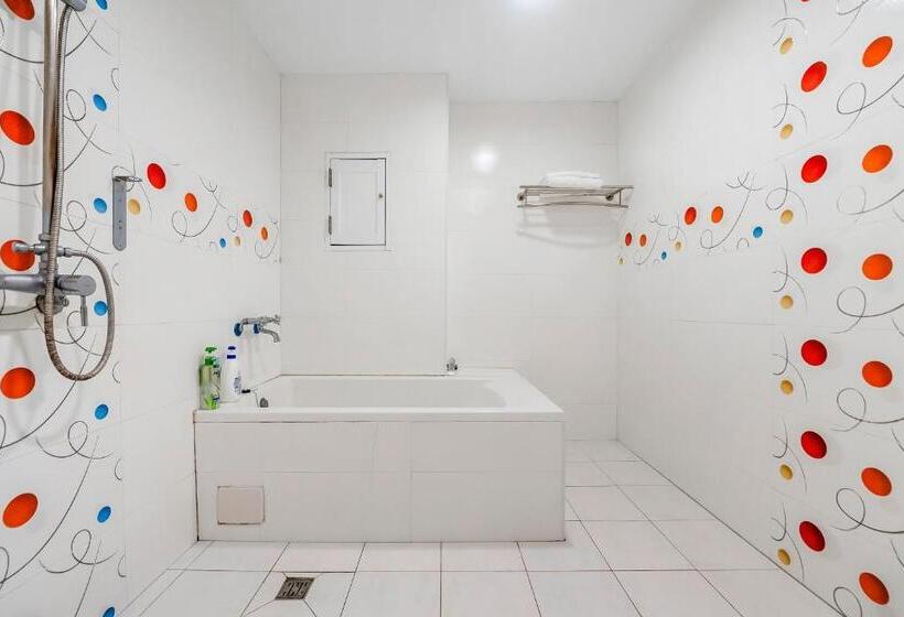 اتاق استاندارد با چشمانداز کوهستان, Wei Yuan