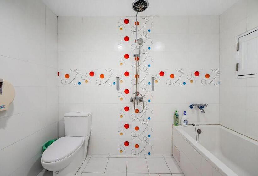 اتاق استاندارد با چشمانداز کوهستان, Wei Yuan