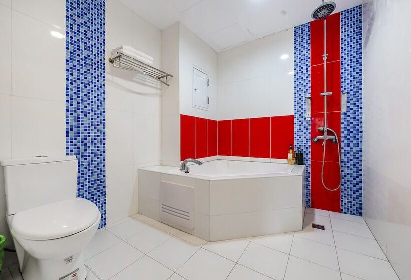 اتاق استاندارد با چشمانداز کوهستان, Wei Yuan