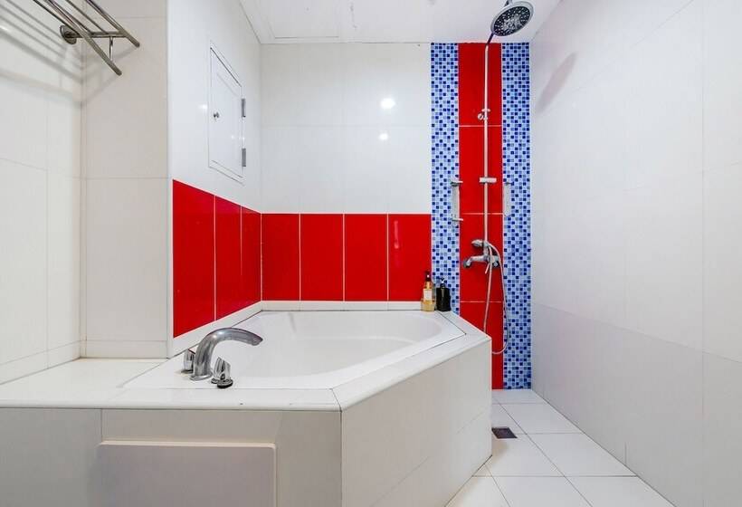 اتاق استاندارد با چشمانداز کوهستان, Wei Yuan