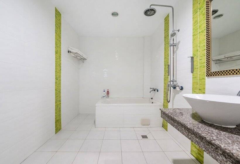 اتاق سوپریور چهار تخته, Wei Yuan