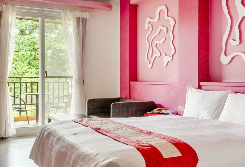 اتاق استاندارد با چشمانداز کوهستان, Wei Yuan