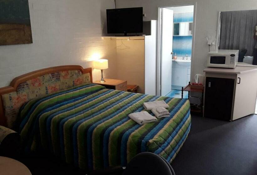 חדר משפחתי, Snowdream Motel