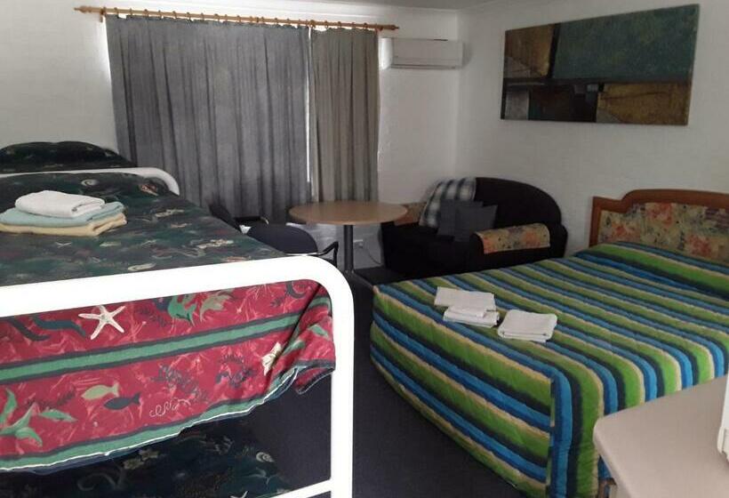 חדר משפחתי, Snowdream Motel