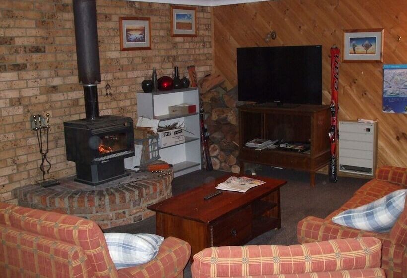 הכלכלה חדר לארבעה עם מקלחת משותפת, Snowdream Motel