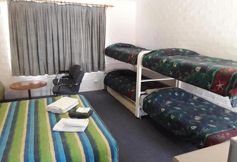 חדר משפחתי, Snowdream Motel