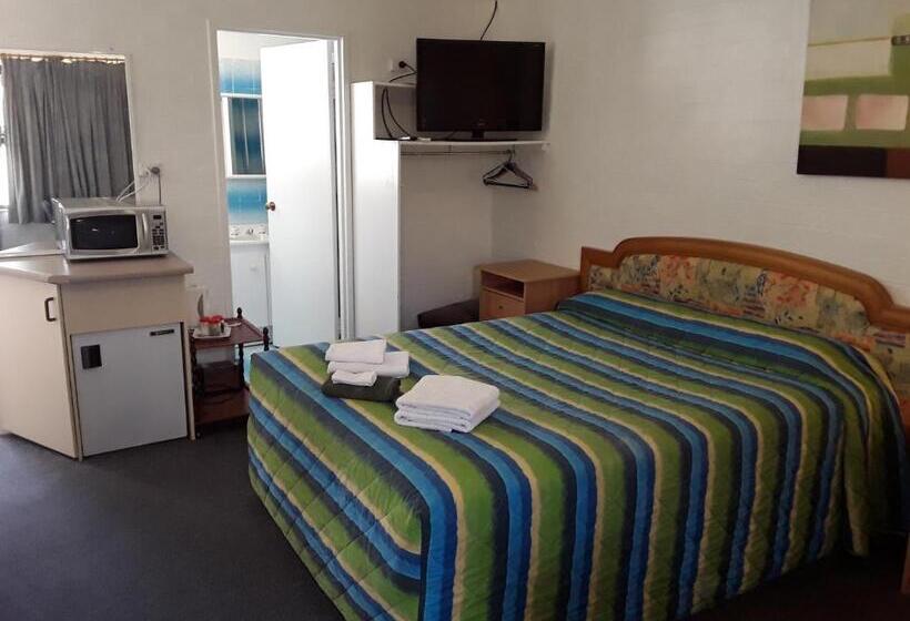 חדר משפחתי, Snowdream Motel