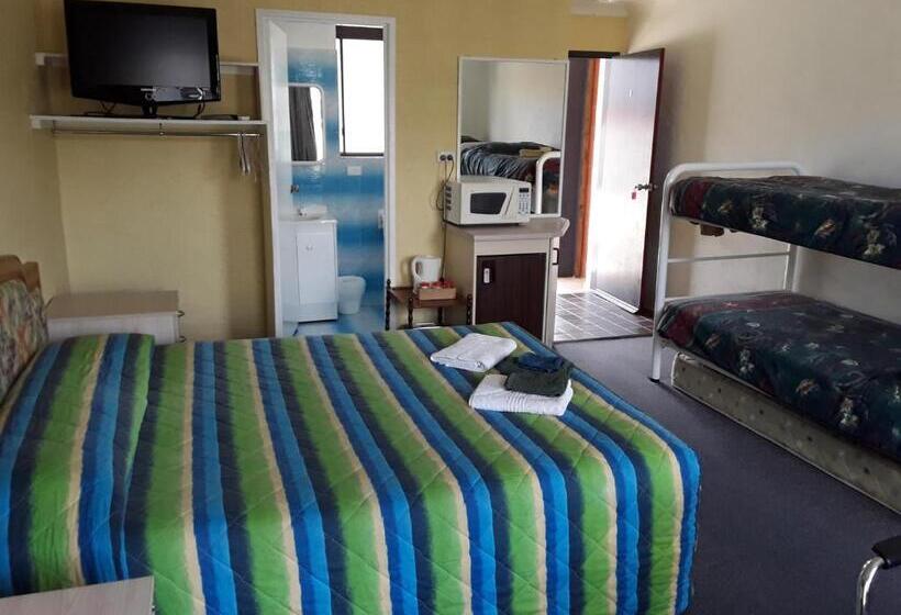 חדר משפחתי, Snowdream Motel