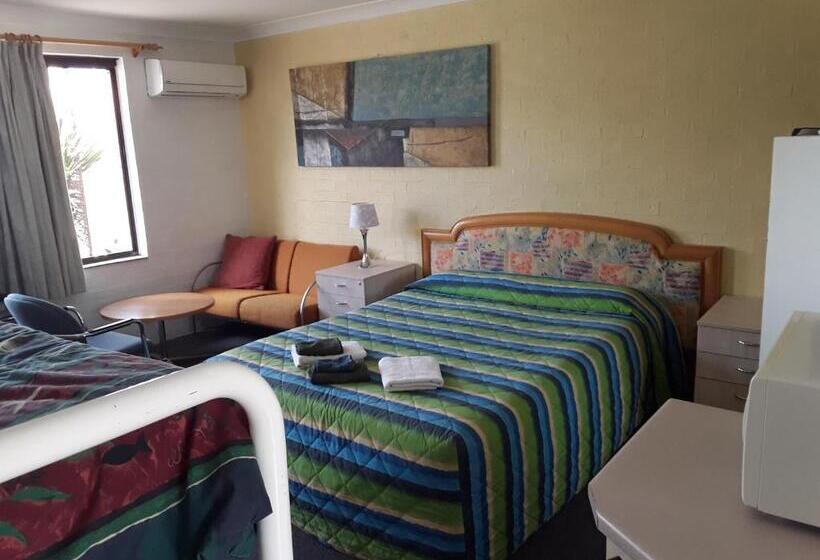 חדר משפחתי, Snowdream Motel