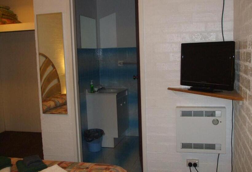 חדר סטנדרט לארבעה, Snowdream Motel