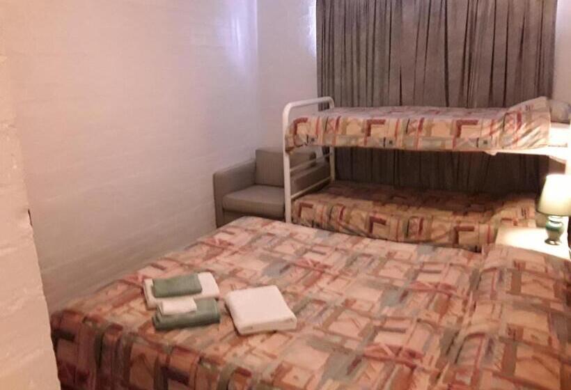 חדר סטנדרט לארבעה, Snowdream Motel