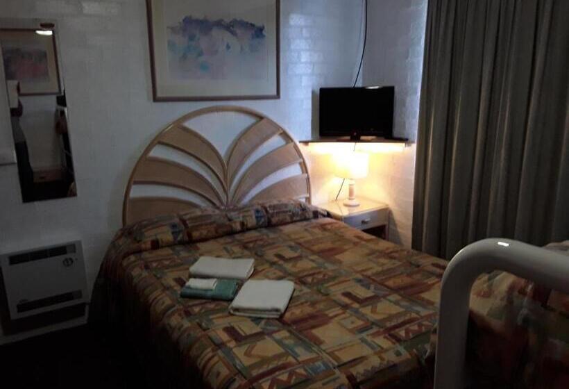 חדר סטנדרטי לארבעה עם חדר אמבטיה משותף, Snowdream Motel