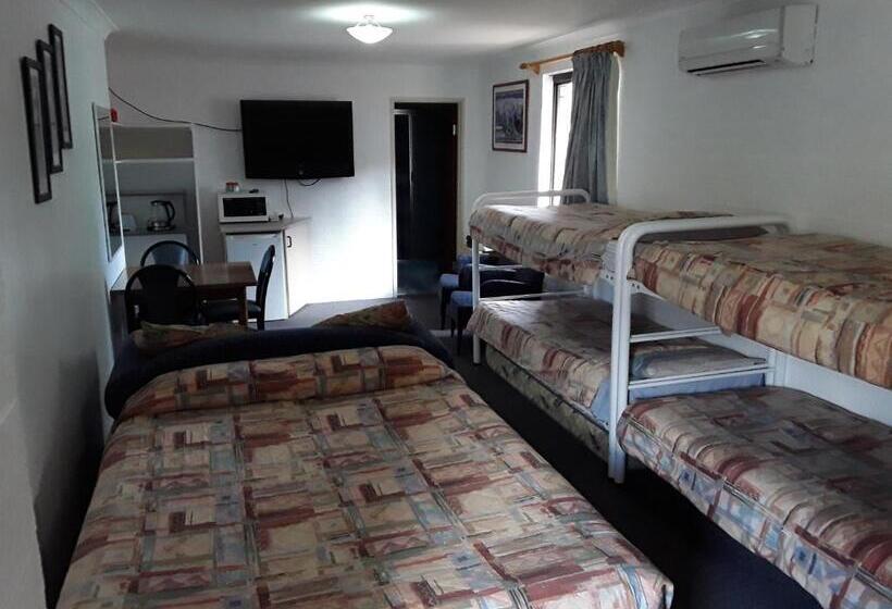 חדר משפחתי, Snowdream Motel