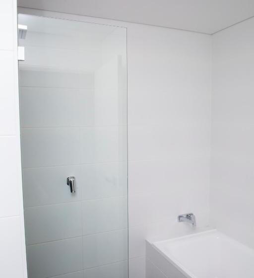 Люкс Клуб, The Esplanade Motel