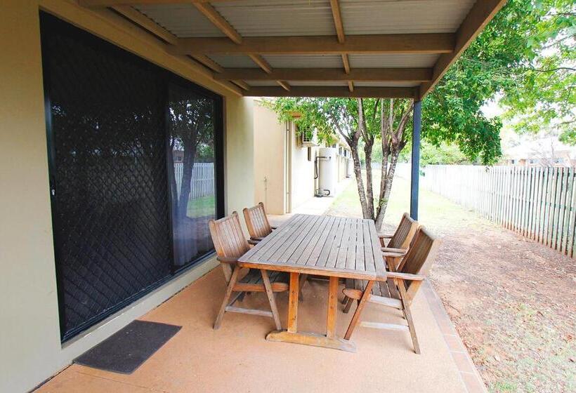 شقة 3 غرف, The Palms Motel