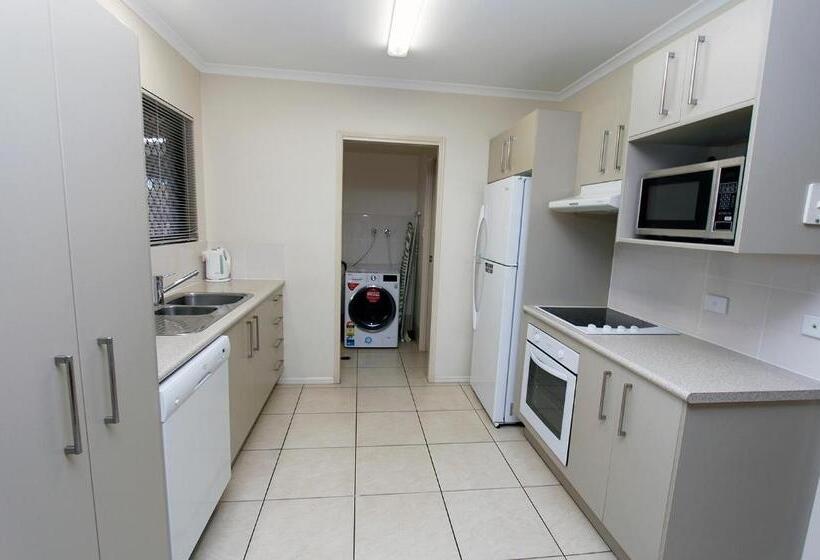 شقة 3 غرف, The Palms Motel