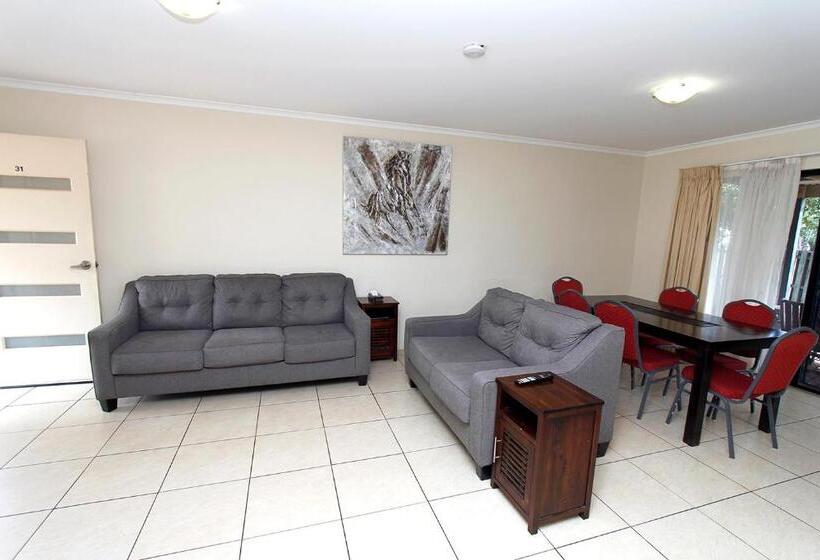 شقة 3 غرف, The Palms Motel