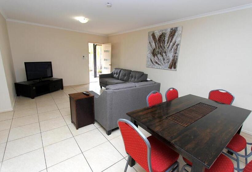 شقة 3 غرف, The Palms Motel