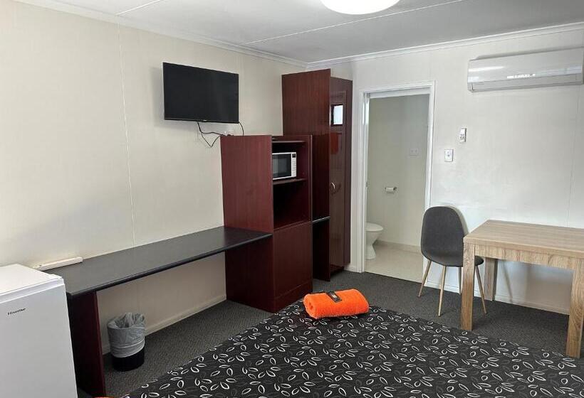 キングサイズベッドのデラックスルーム, Winton Outback Motel