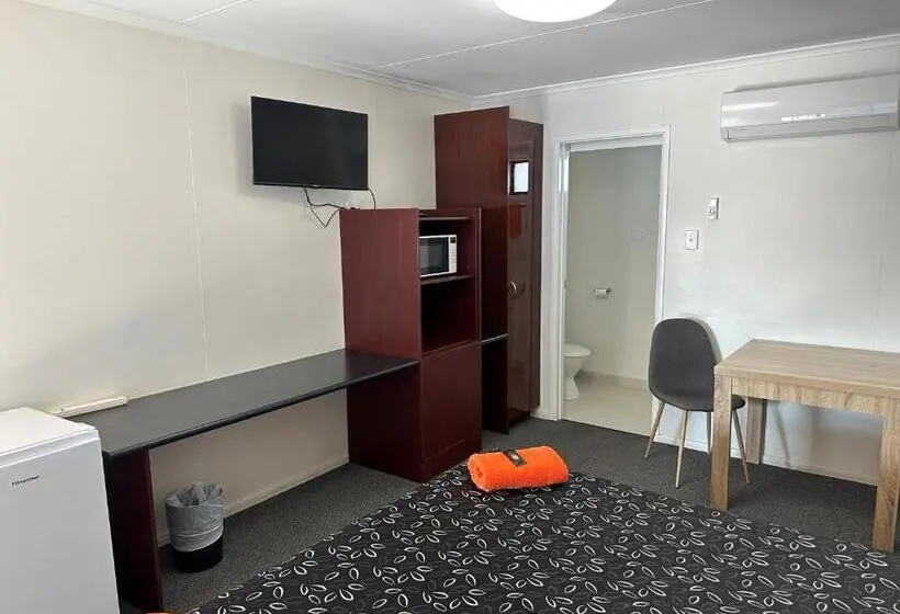 キングサイズベッドのデラックスルーム, Winton Outback Motel