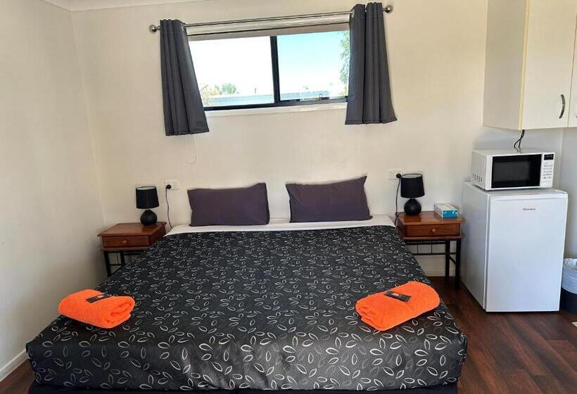 身障者適用キングサイズベッドルーム, Winton Outback Motel